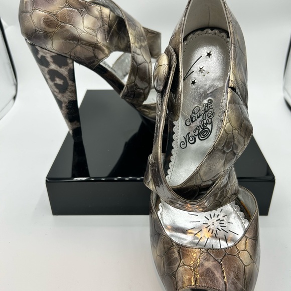 Naughty Monkey Decked Out Platform Heels, size 8.5. Grey - Picture 5 of 13